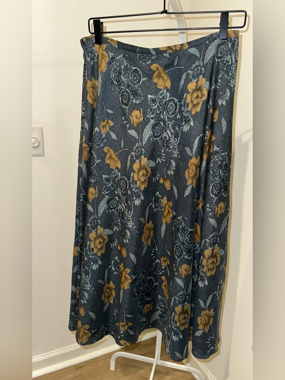Vintage Burberrys Women’s A-Line Midi Skirt Gray Floral Size 10